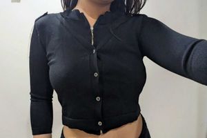 Black Cropped top