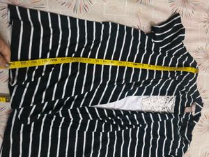 Striped attach shrug top in xl size