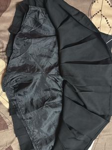 Chic Black Pleated Mini Skirt