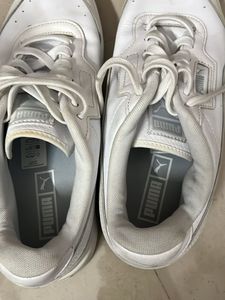 URGENT 🚨 Puma White Casual Sneakers
