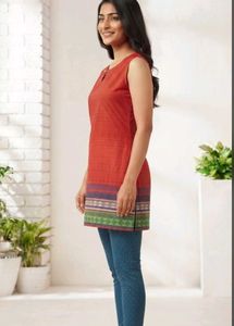 Red Sleeveless Kurta