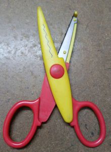3-ITEMS 0.5LEAD UMBRELLA PENCIL+CRAFT SCISSOR+TOY