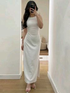 Elegant White Sleeveless Midi Dress
