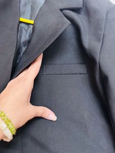 Single breasted black womens blazer