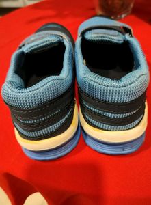 Walking Shoes/Sneakers In Blue With Velcro Strap