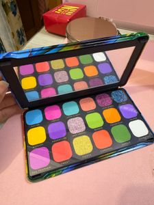 Vibrant Eyeshadow Palette