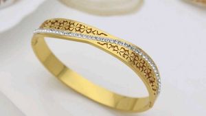 Anti- Tarnish Elegant Gold & Crystal Bangle