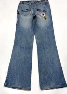 Low waist embroidered jeans