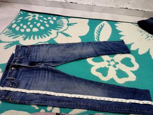 4 Classic Black Denim Jeans and 2 shirt free🥰🧡🇮
