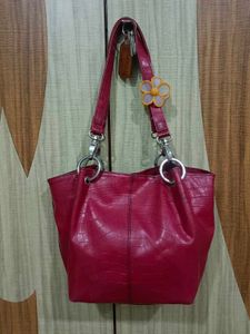 Chic Red Croc-Embossed Shoulder Bag