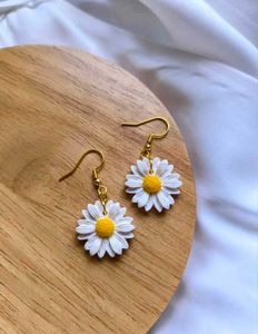 White Daisy Earrings