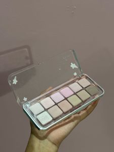CLIO Eyeshadow Palette