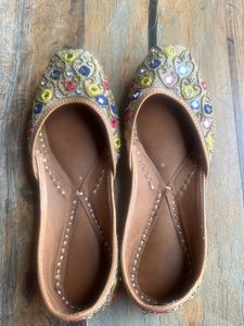 Embellished mojaris flats