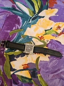 Elegant Women's Watch with Crystal Accents