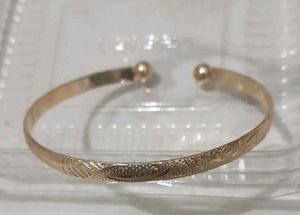 anti tanish Elegant Gold-Tone Cuff Bracelet