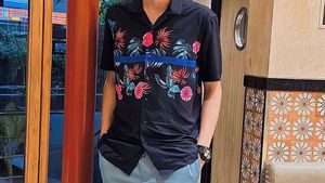 Rare Rabbit Men's Floral Print Resort Shirt