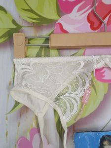 (1300)Lace Suspender Belt