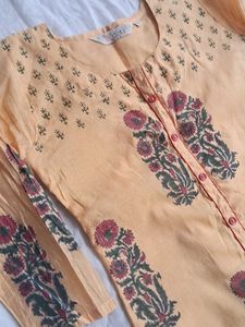 Festive Gold straight kurta with red flower print