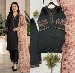 Elegant Black Embroidered Kurta Set😍