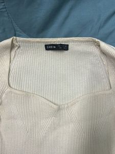 Chic Ribbed Knit Top with Sweetheart Neckline