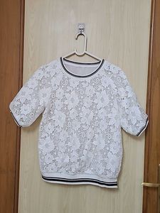 White Lace Floral Short Sleeve Top Never worn
