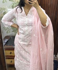 HEEPOSH Floral Embroidered Chikankari Suit