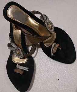 Black Golden Sandle