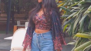 Floral Print Bishop Sleeve Crop Top💙