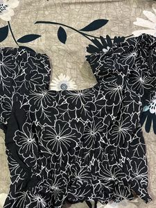Black colour crop top V
