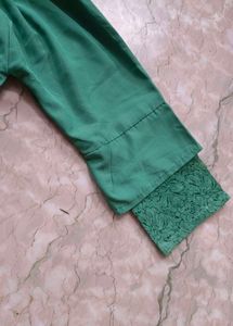 New Crinhed Top With Lace Design