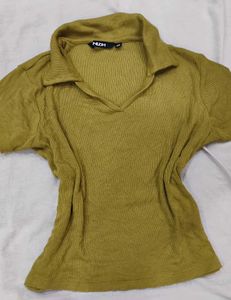 Ribbed Collared V-Neck crop Top