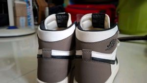 AIR JORDAN 1 RETRO high OG 'Dark Mocha