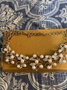 Exquisite Pearl & Crystal Statement Necklace