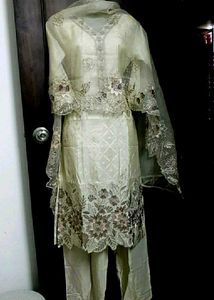 Elegant Cream Embroidered Kurta Set 30-32 size