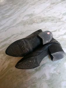 Stylish Black Croc-Embossed Ankle Boots