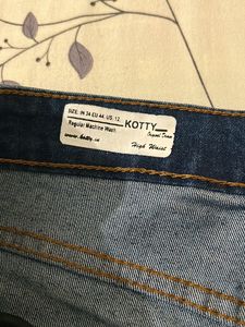 Kotty Women Jeans straight Fit Blue Color