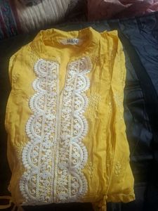 bundle of 2 tops offwhite and yellow