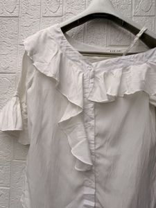 new with tag Chic Off-Shoulder Ruffle Blouse
