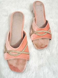 🎀 Elegant Pink Velvet Mules with Rhinestones 🥰