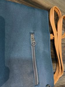 Stylish Two-Tone Shoulder Bag with Pouch