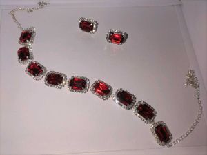 Stunning Red &amp; Green Stone Jewellery Set