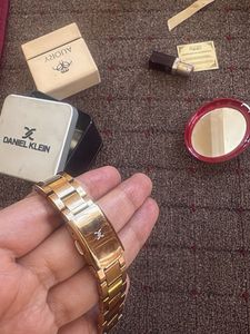 DK WATCH