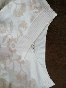 Floral Print v nrck or offshoulder pullover