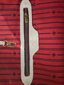 Louis Vuitton Neverfull Tote