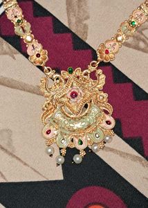 Elegant Gold Tone Floral Necklace