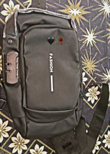 Waterproof Anti-Theft USB Backpack – Like New | Se