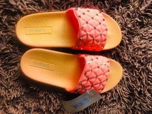 Dressberry Slides With Tag