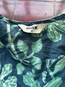 Beautiful Blue &amp; Green Floral Short kurta