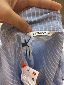 Chic Textured Blue Cropped Shirt
