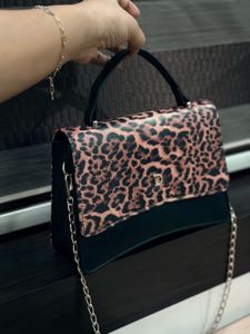 Chic Leopard Print Handbag